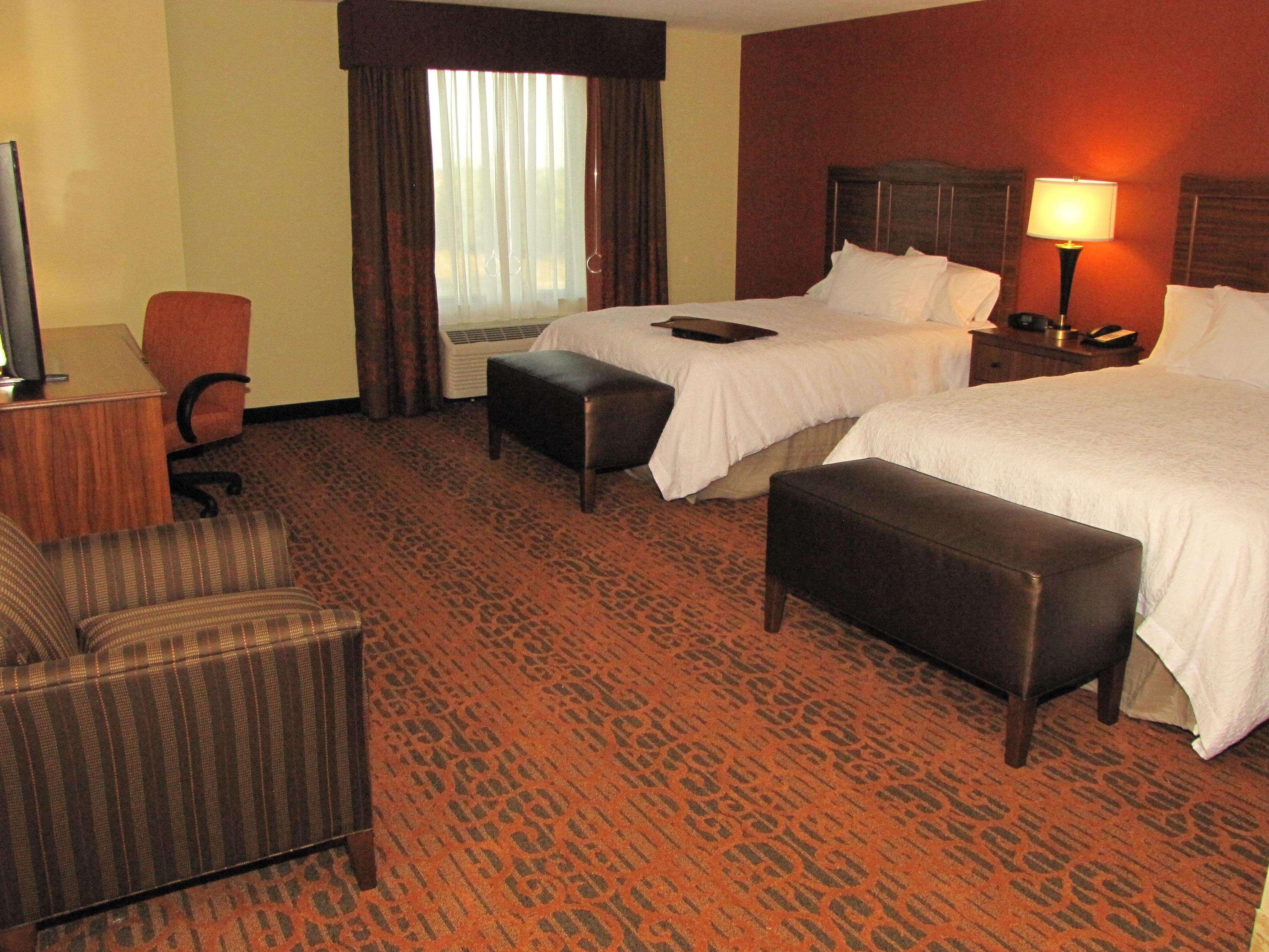 Hampton Inn & Suites Джеймстаун Екстериор снимка